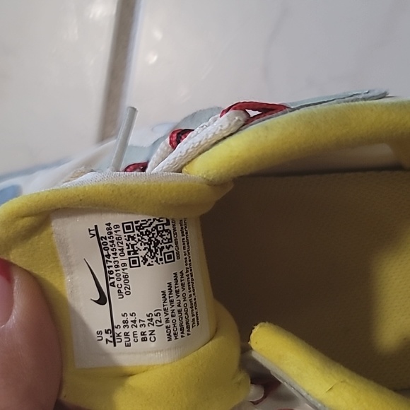 Shoes - Picture 4 of 4